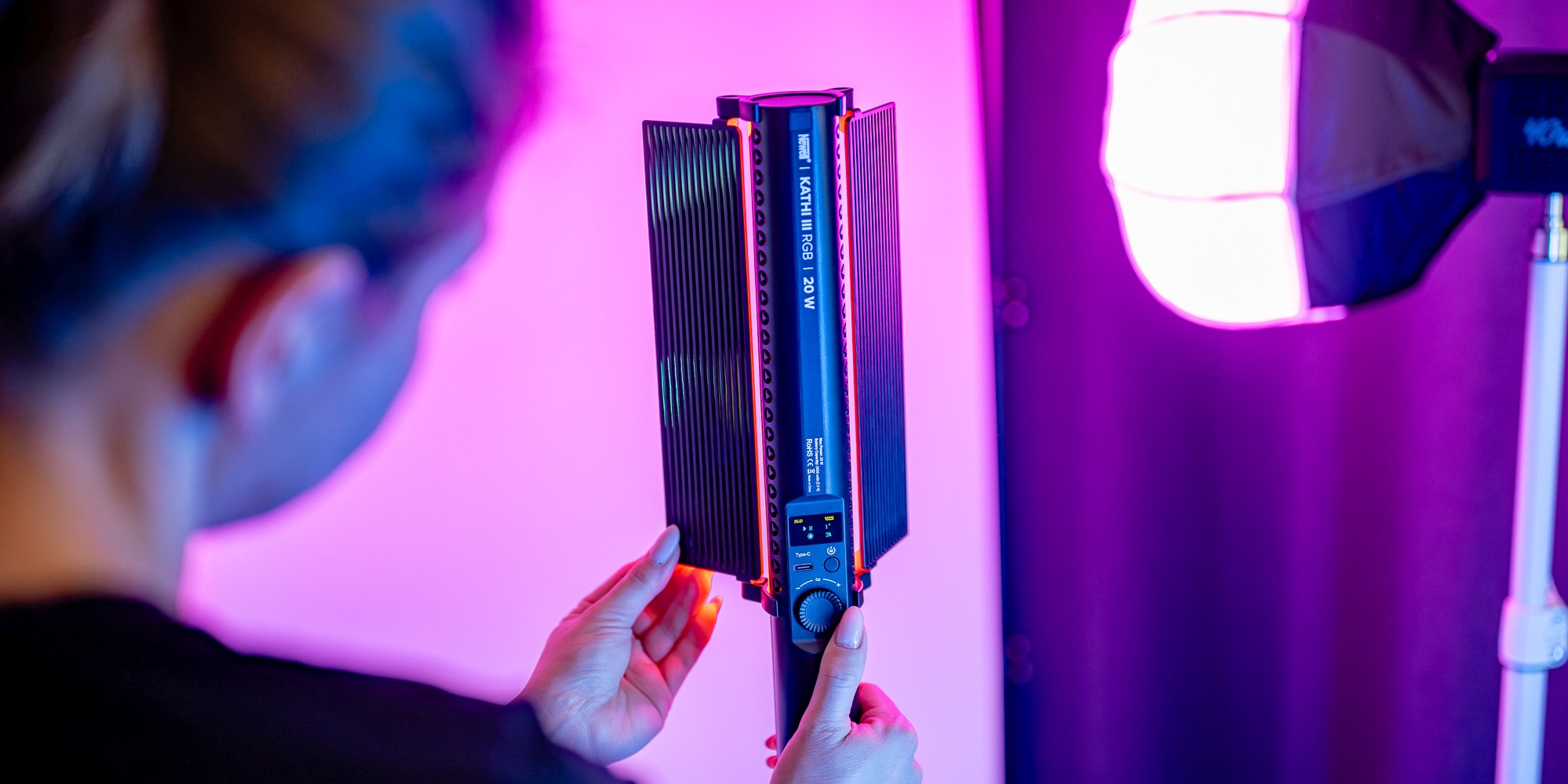 Newell_Kathi_III_RGB_LED_světlo_pro_foto_a_video_11